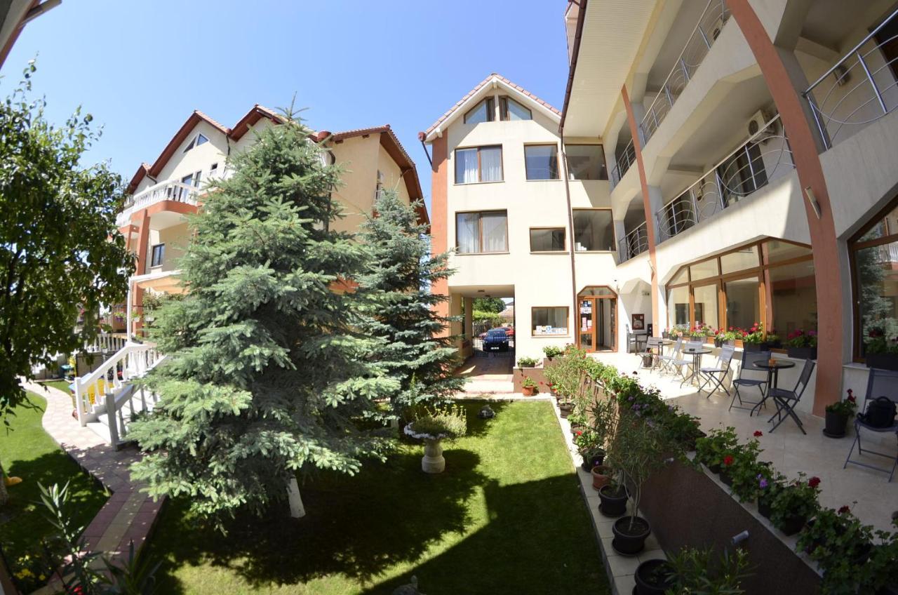 Complex Marinn Костинещи Екстериор снимка