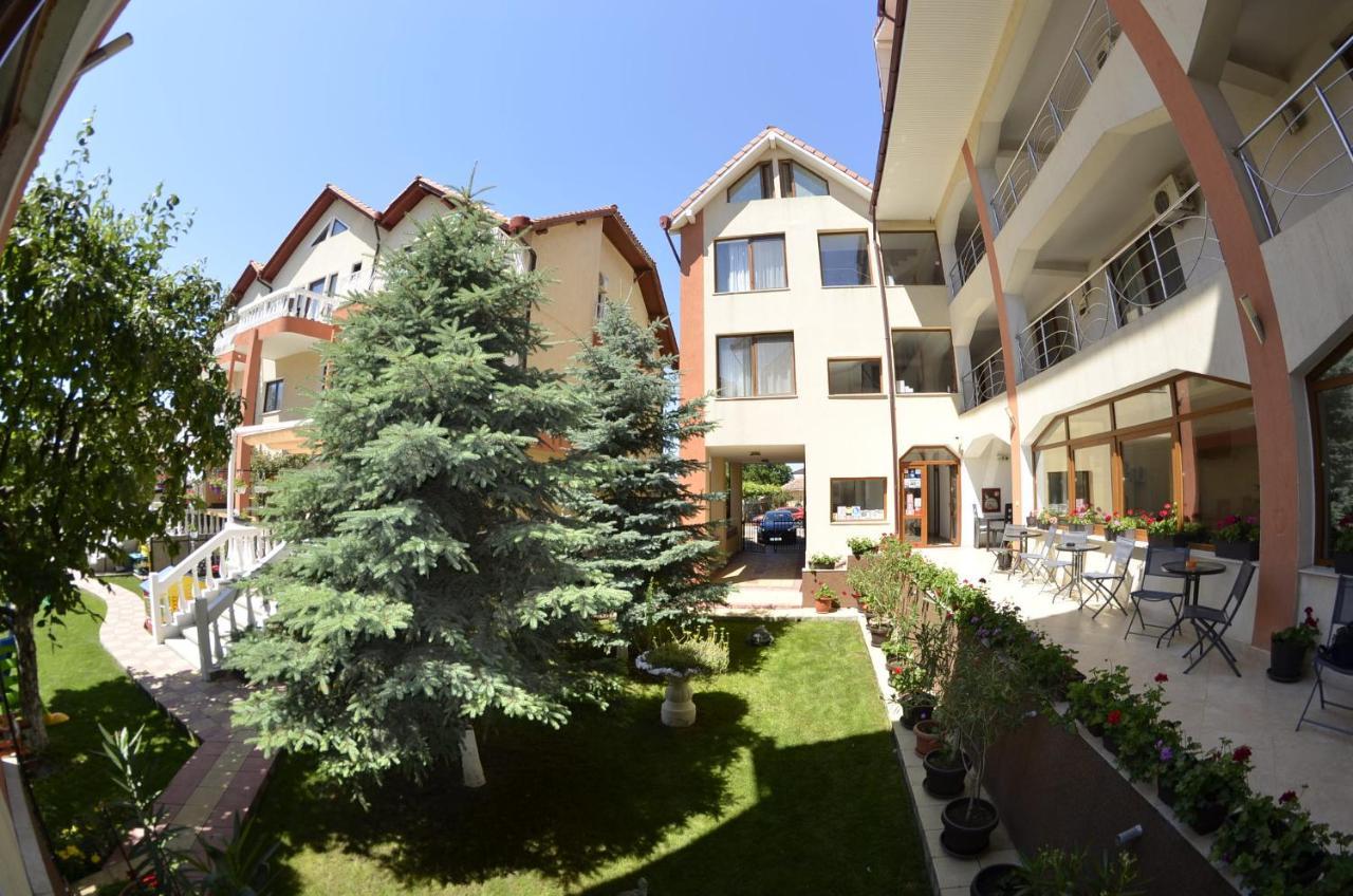 Complex Marinn Костинещи Екстериор снимка