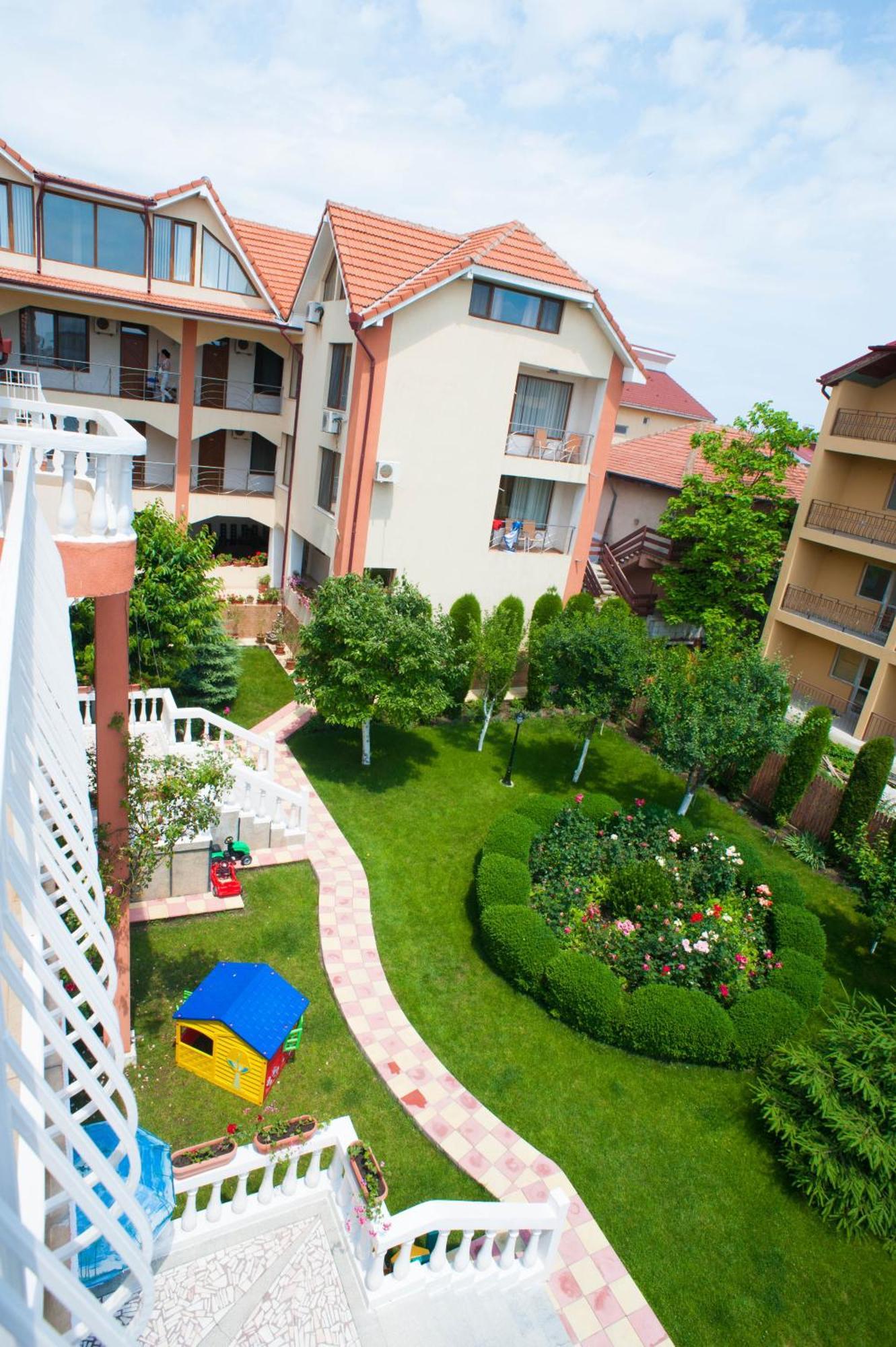 Complex Marinn Костинещи Екстериор снимка
